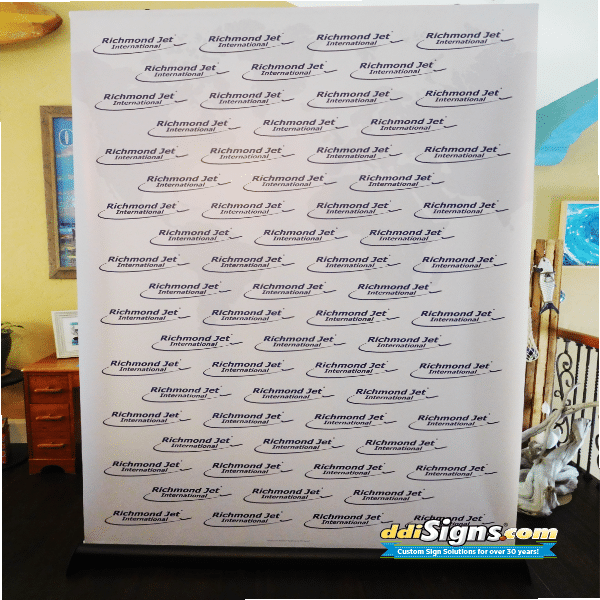 Retractable Step and Repeat